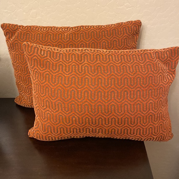 🆕 World Market Lumbar Pillows Set (2) - Picture 2 of 10